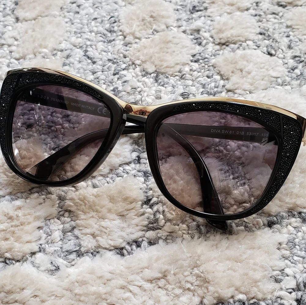 New Swarovski black gold cat eye luxury nwot sunglasses 135